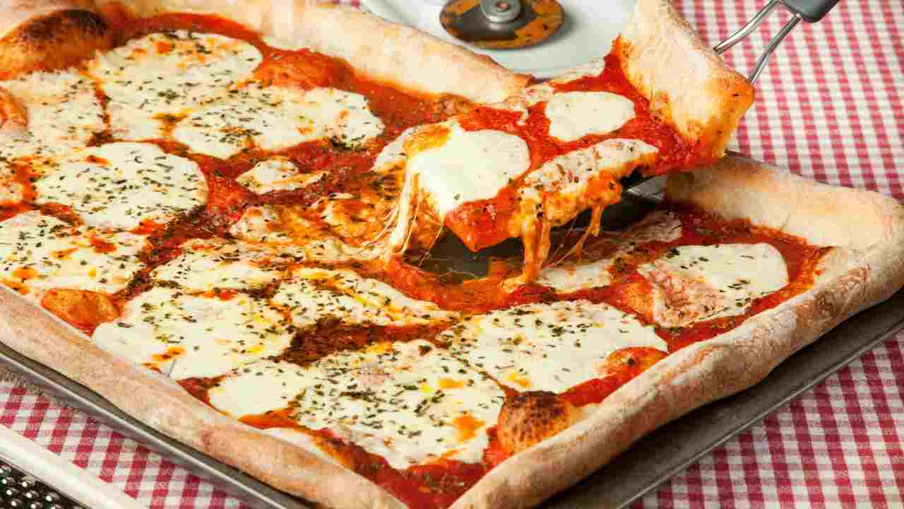 Pizza in teglia senza lievitazione buttalapasta.it