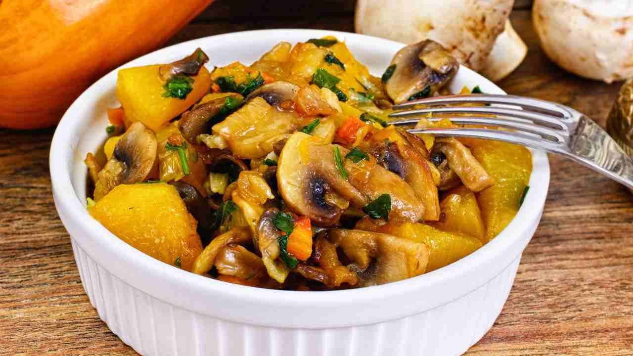 Zucca funghi e patate in padella buttalapasta.it