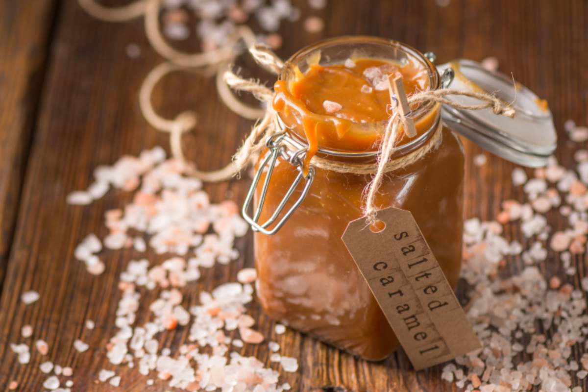barattolo con caramello salato