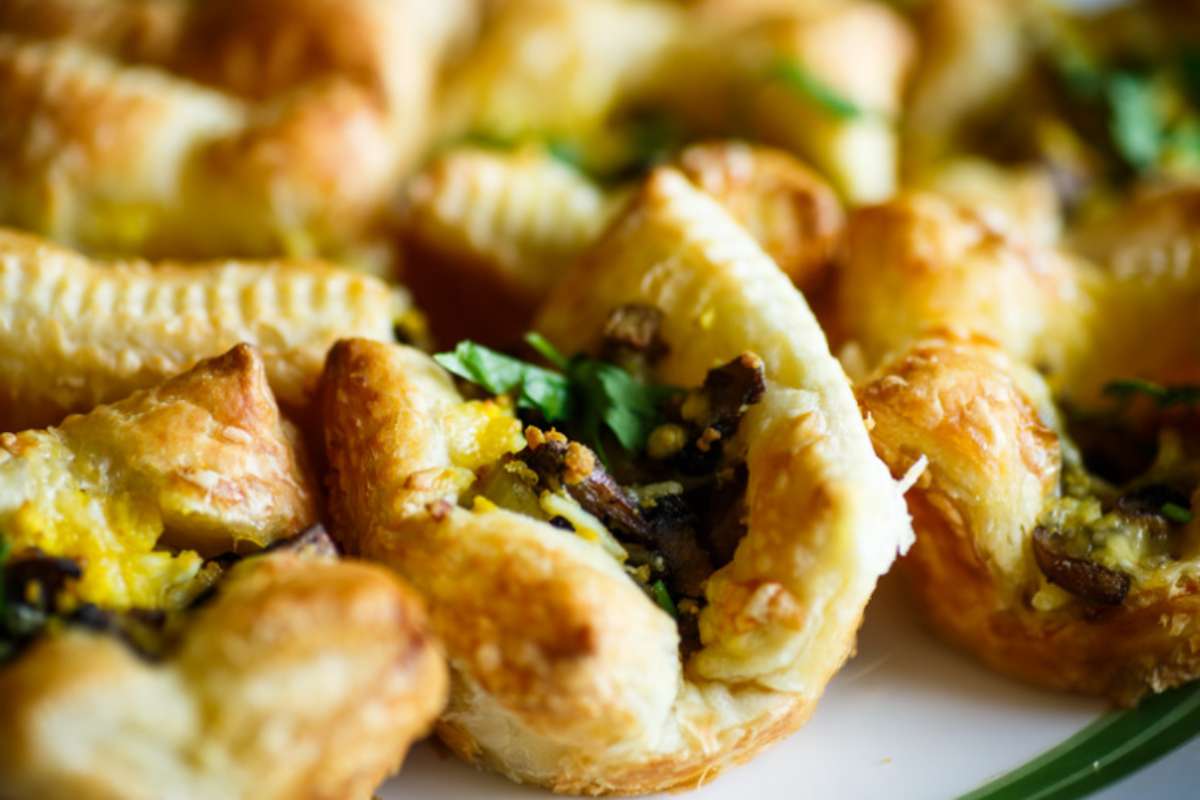 cestini di pasta sfoglia con funghi e patate