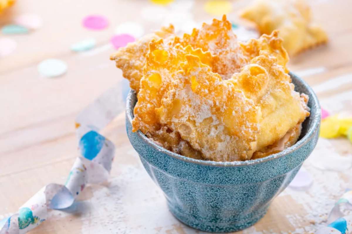 chiacchiere cotte al forno dorate