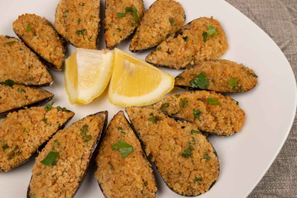 piatto con cozze gratinate