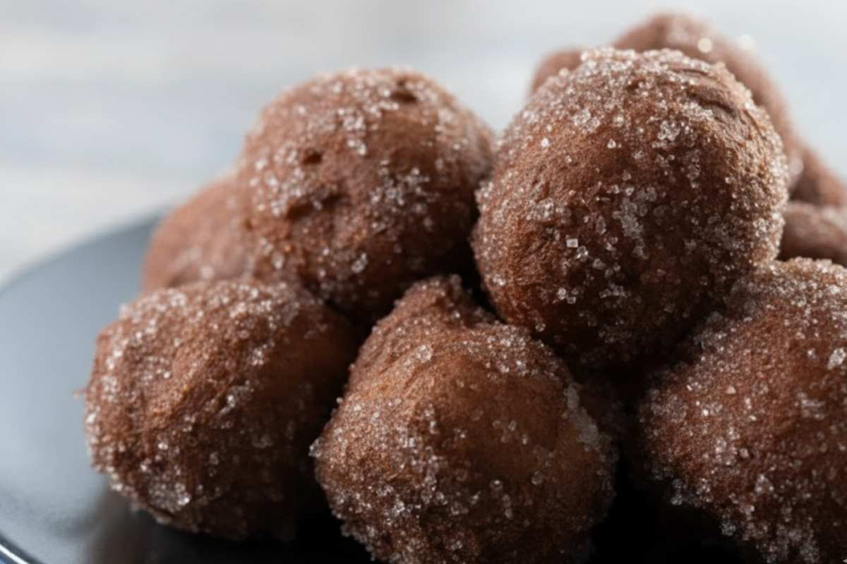 frittelle al cacao con zucchero