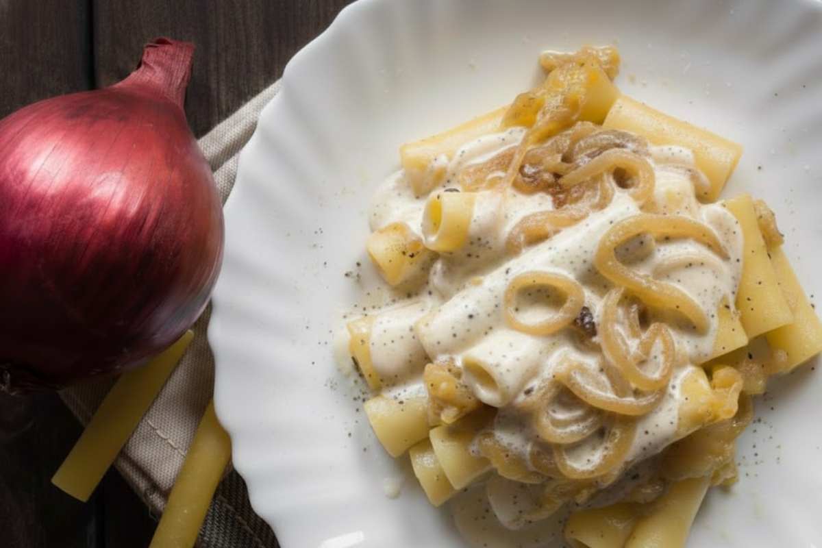 pasta con panna e cipolle