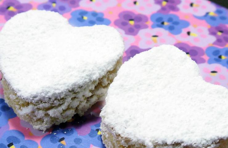 Due Cuori di Nuvola al Dulce de Leche su un tavolo