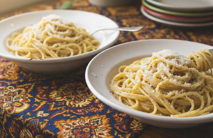 Due piatti di Pasta Burro e Parmigiano