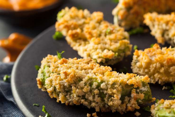 fette di avocado panate al forno