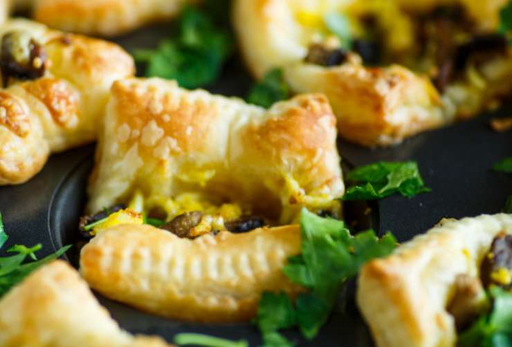 cestino di pasta sfoglia ripieno di funghi e di patate