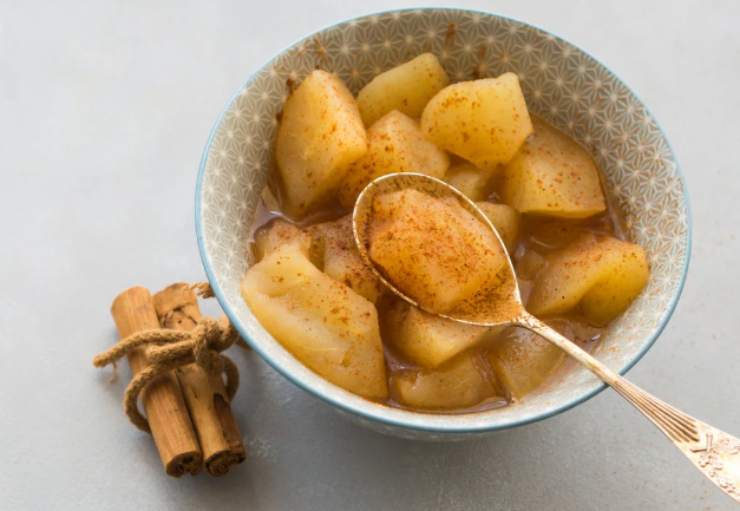 mele cotte a pezzetti con cannella