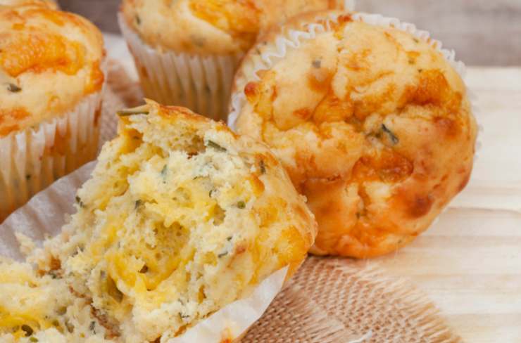 muffin salati dorati fatti con carote