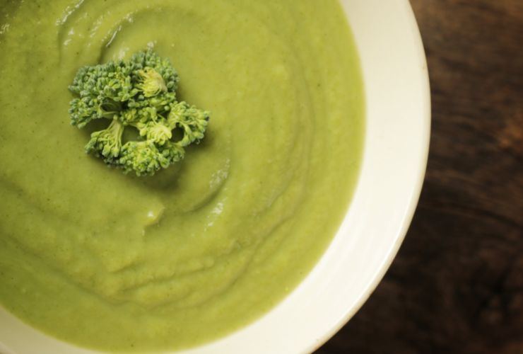 piatto di purè di broccoli