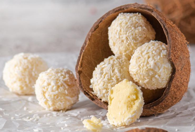 tartufini di cocco e ricotta in noce di cocco