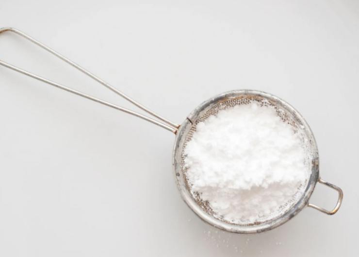 zucchero a velo in un passino