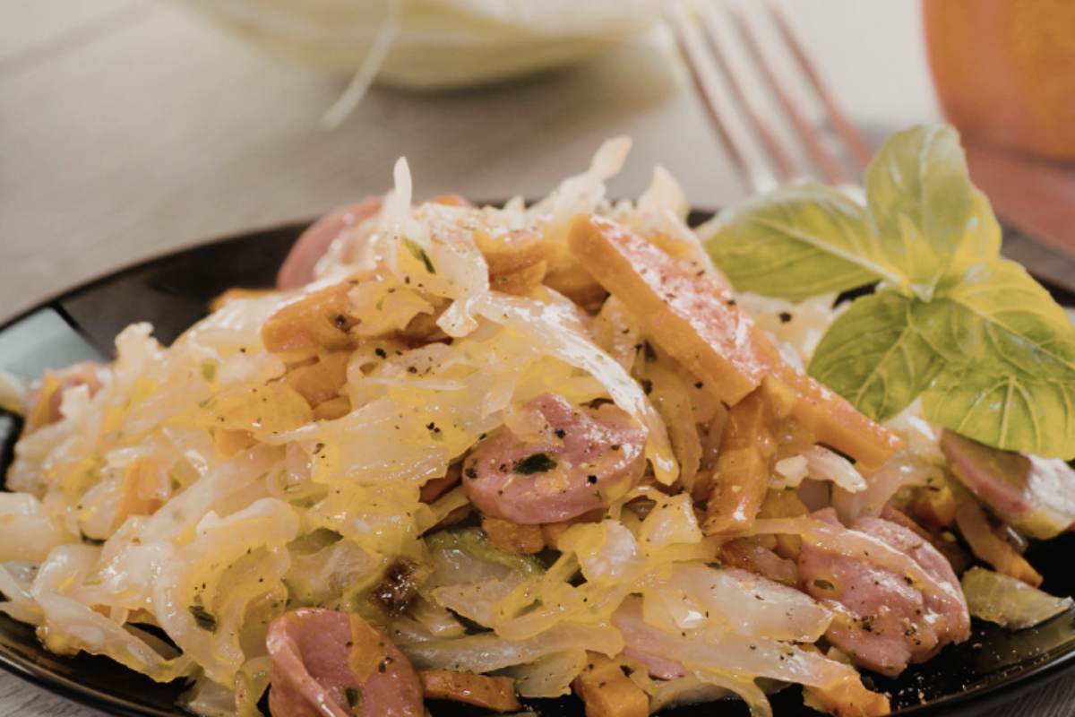 piatto con verza e salsicce