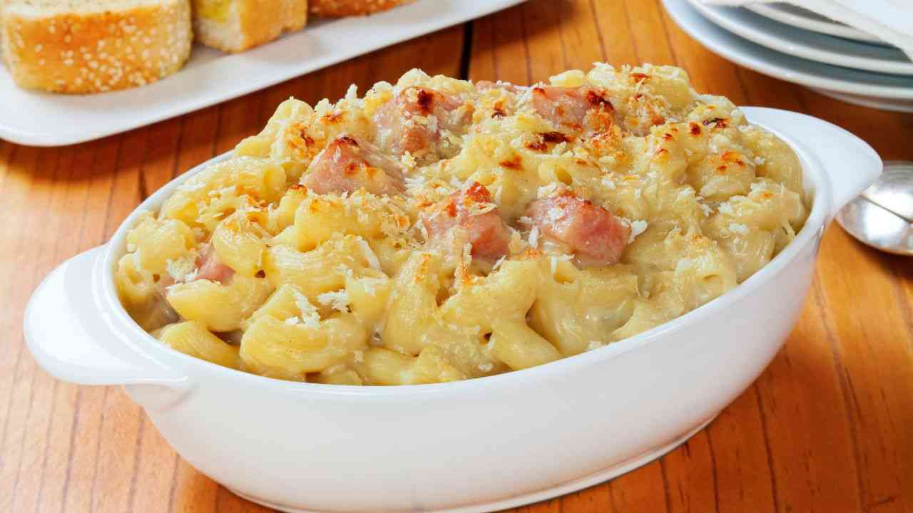 Pasta al forno con cavolo e guanciale buttalapasta.it