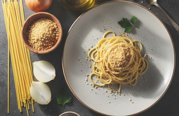 Pasta alla Cenerentola in un piatto vista dall'alto con altri ingredienti