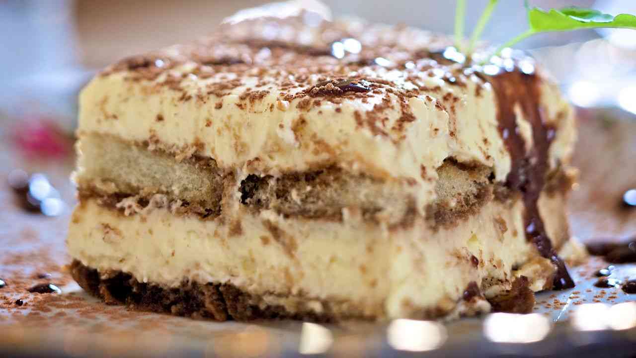 Tiramisù con le uova cotte buttalapasta.it