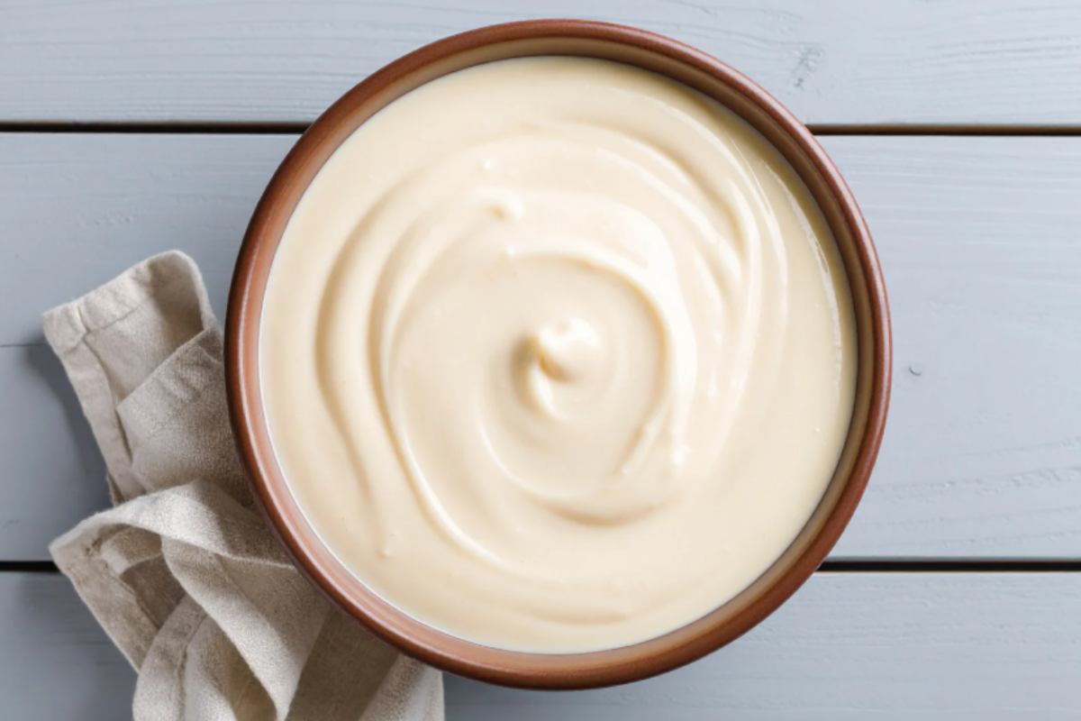 crema alla vaniglia in ciotola