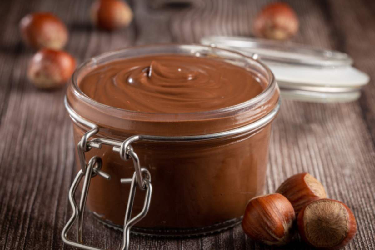vasetto con crema di nocciole