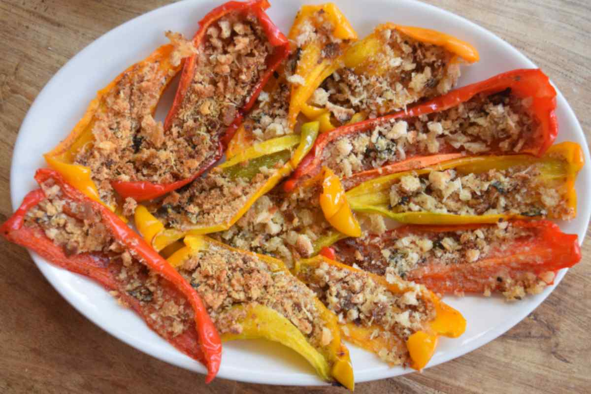 peperoni gratinati in un piatto