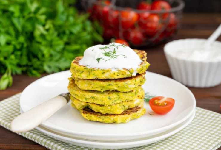 pancake di verdure con salsa bianca