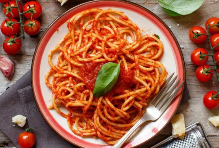 pasta alla bersagliera in piatto con forchetta