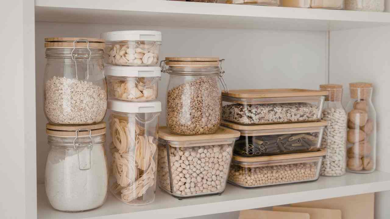 Barattoli trasparenti in dispensa buttalapasta.it