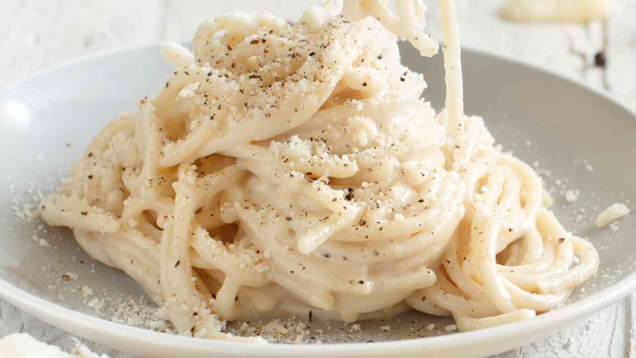 Cacio e pepe classica - ButtalaPasta.it