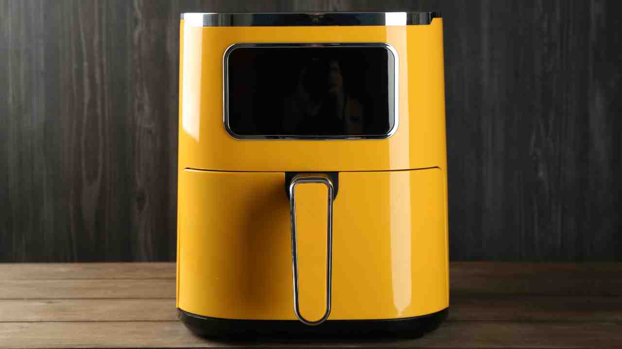 Cestello della friggitrice ad aria incrostato - ButtalaPasta.it