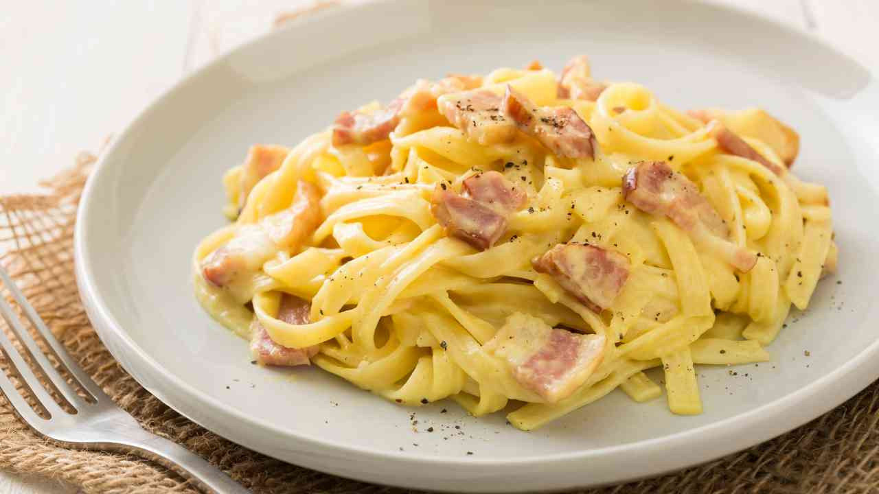 Carbonara finta, ma buona come quella vera, però la fai in 10 minuti