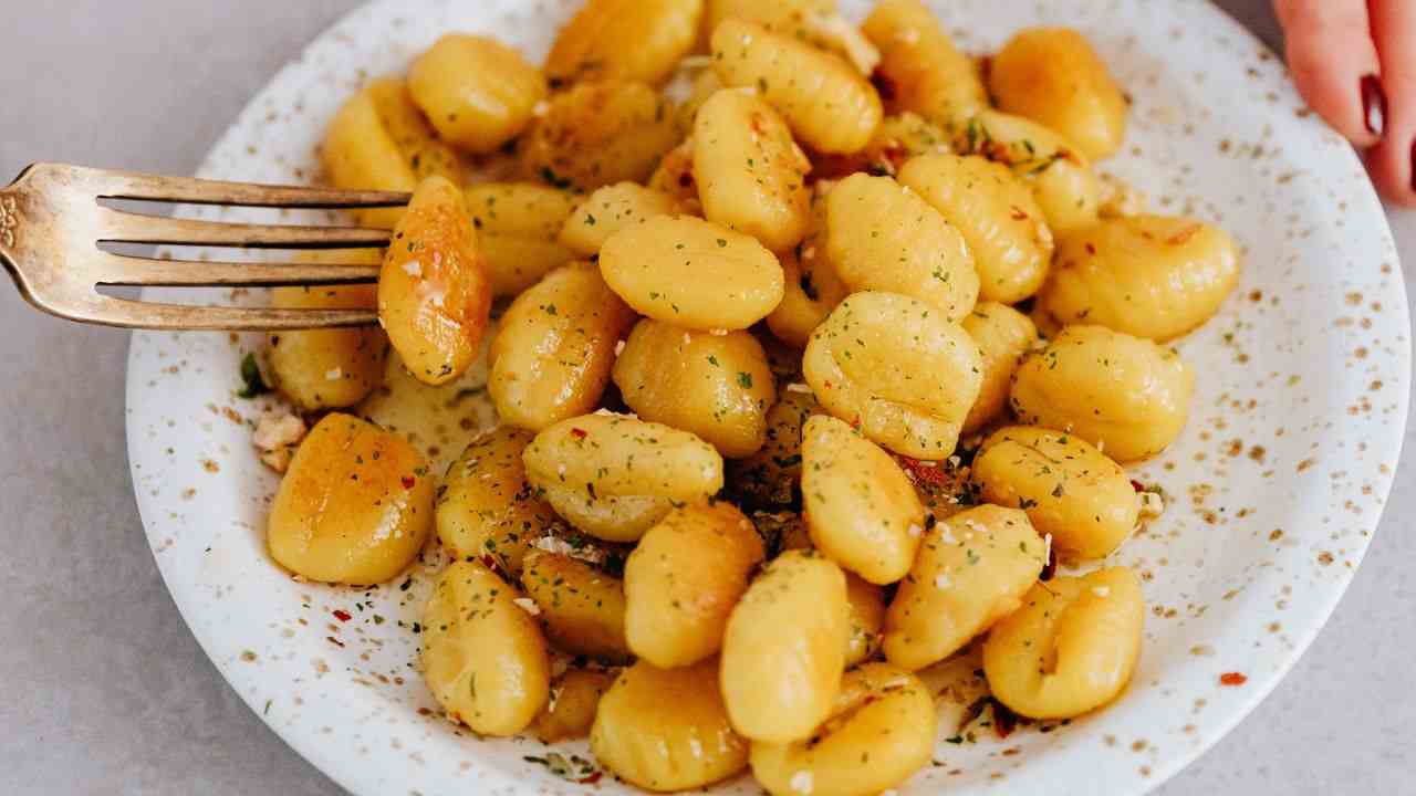 Gnocchi croccanti in friggitrice ad aria buttalapasta.it