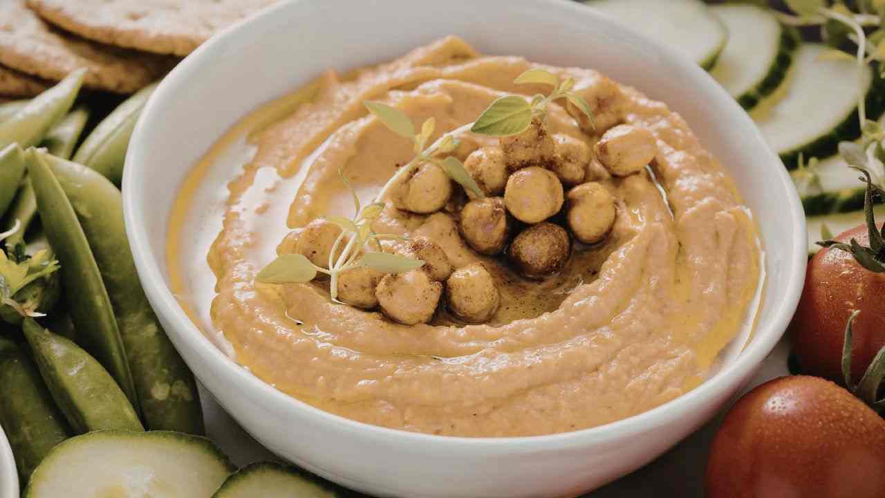 Hummus di ceci e carote buttalapasta.it