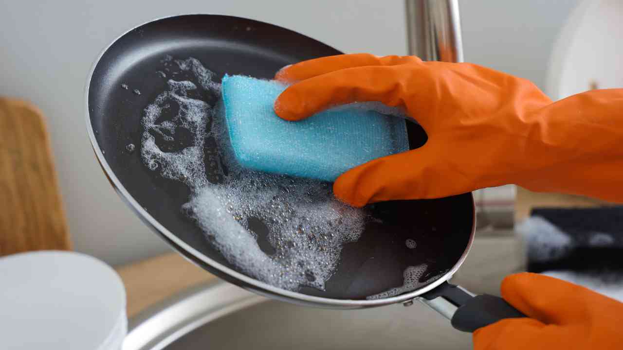 Puzza di uovo nelle padelle - ButtalaPasta.it