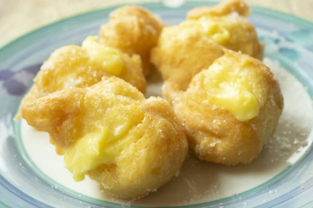 bignè fritti ripieni di crema