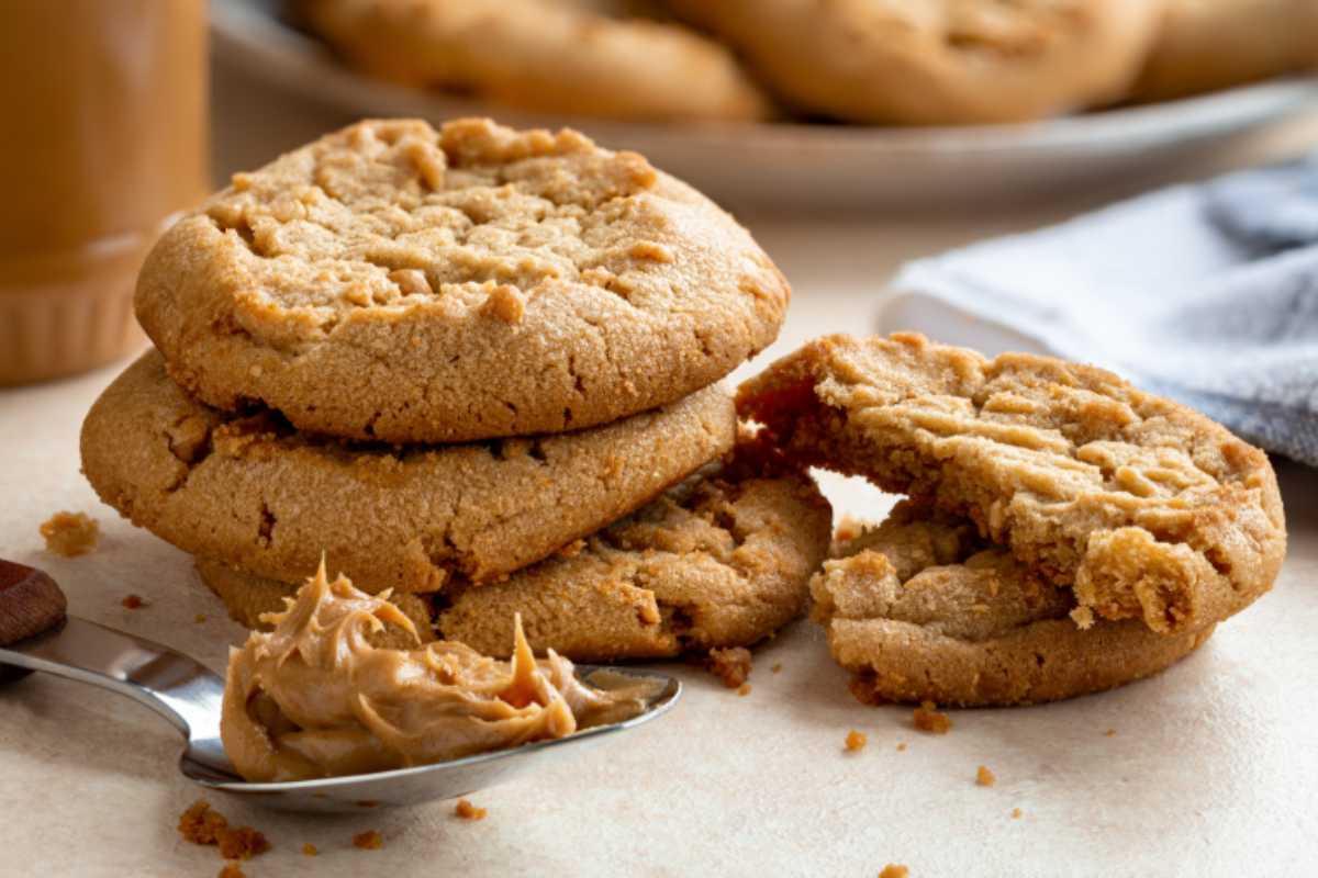 biscotti dorati al burro di arachidi