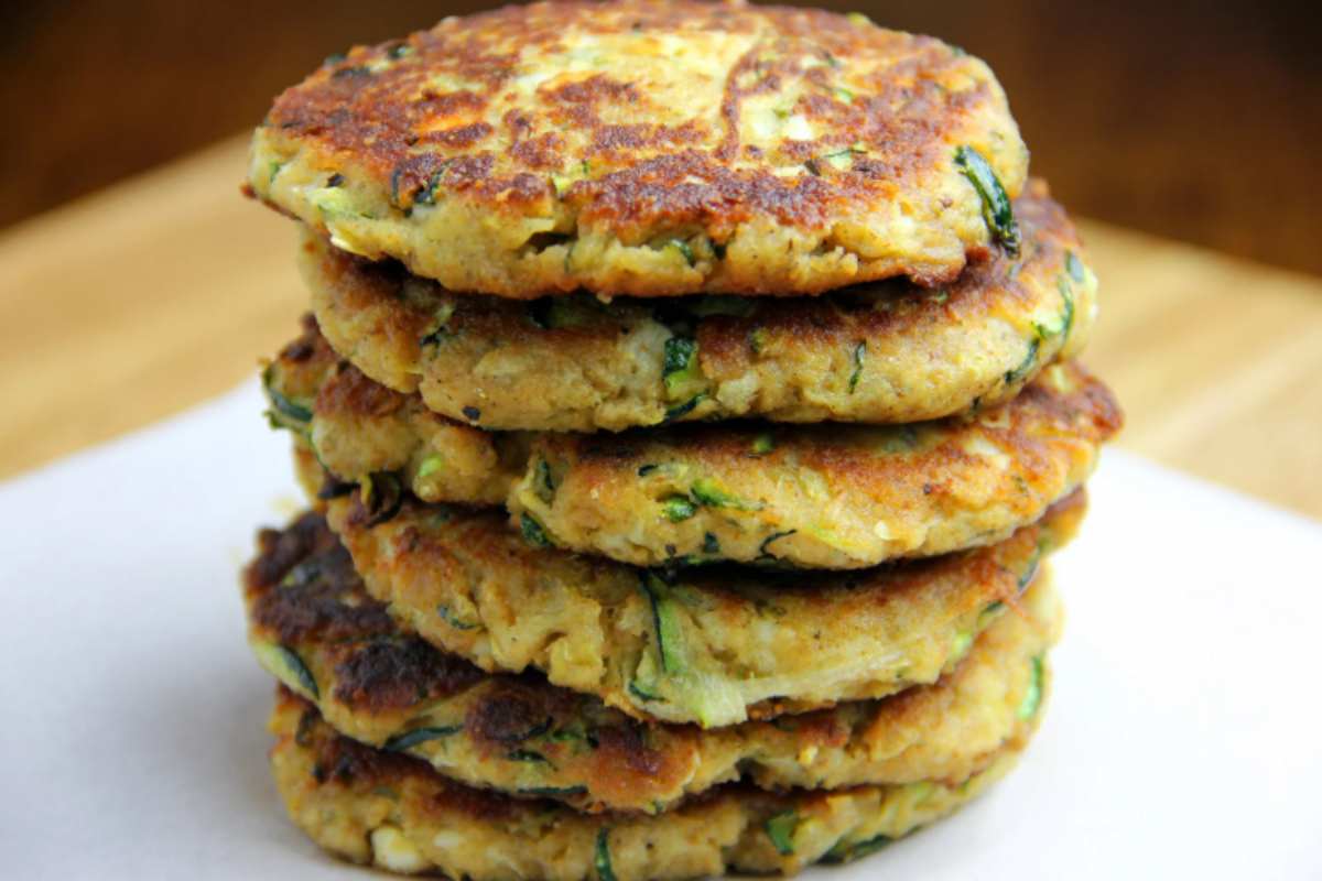 frittelle di zucchine impilate