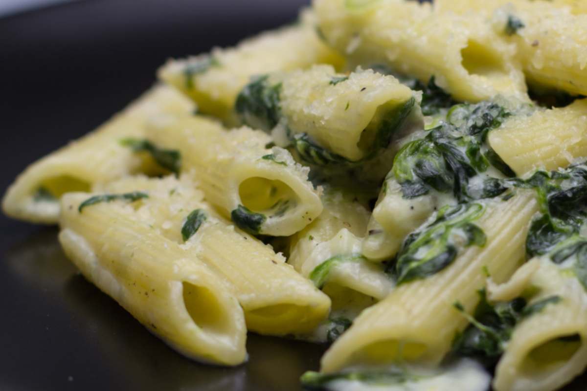 penne con panna e spinaci