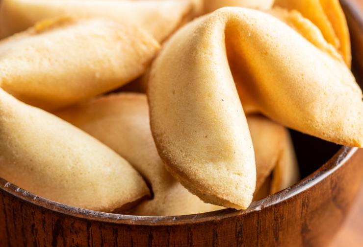 biscotti della fortuna in ciotola