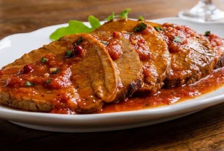 carne con sugo di pomodoro