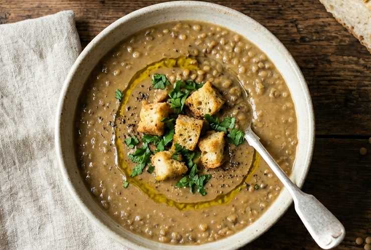 crema di lenticchie con pane tostato
