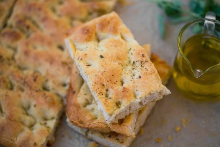 fetta di focaccia al parmigiano