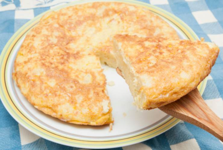 frittata con fetta tagliata