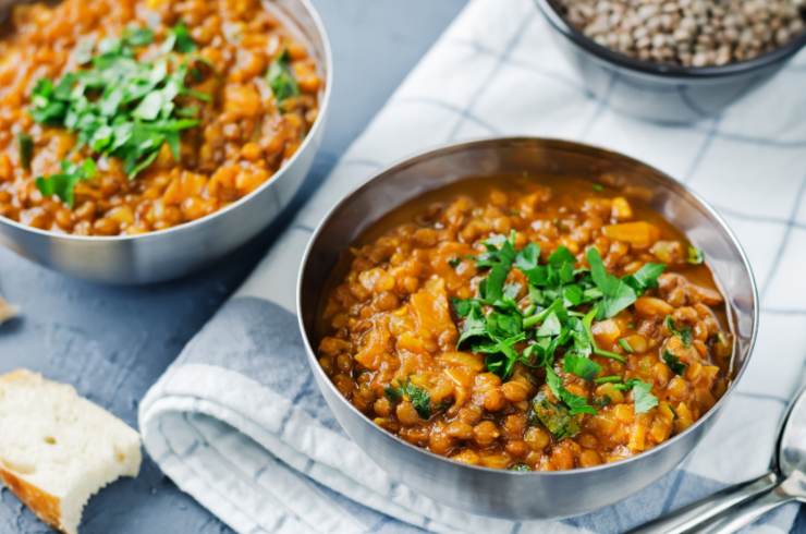 piatti con lenticchie in umido cremose