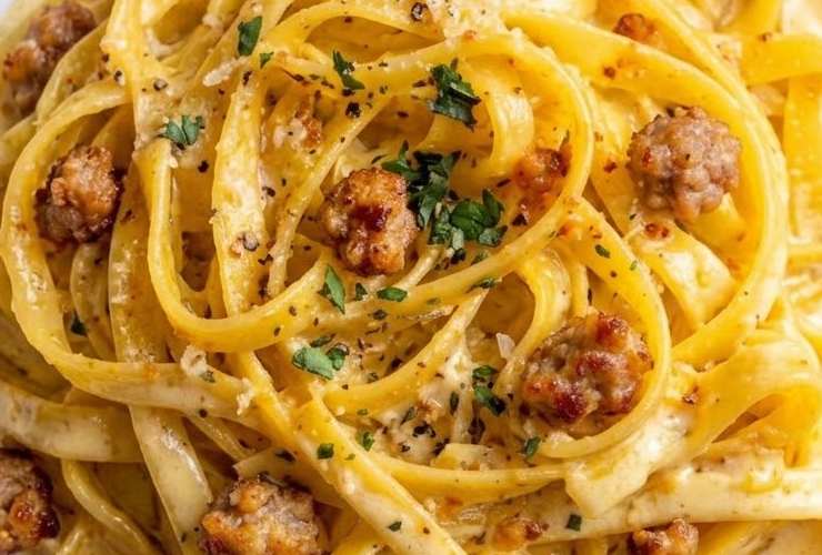 pasta con panna zafferano e salsicce
