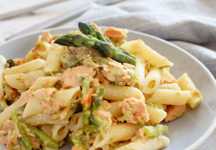 penne con tonno e asparagi