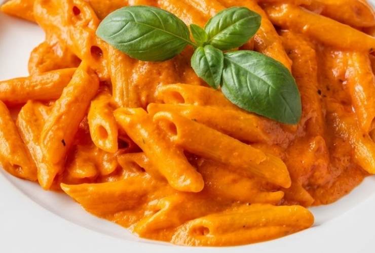 pasta cremosa con panna e pomodoro