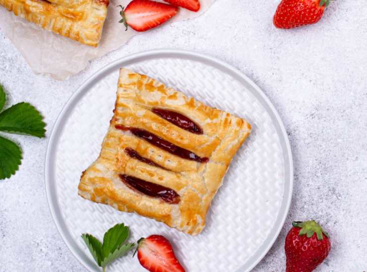 sfogliatine dorate con confettura