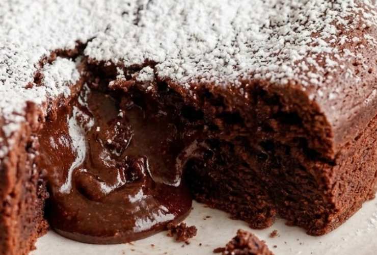 interno cremoso di torta al cioccolato