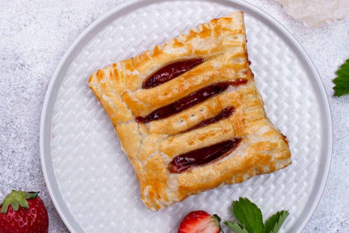 sfogliatine dorate con confettura
