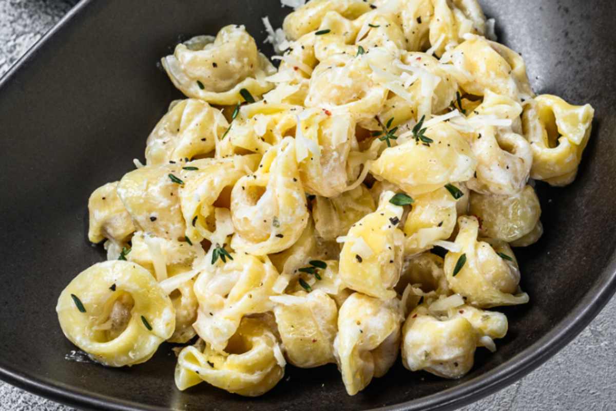 tortellini con panna e parmigiano